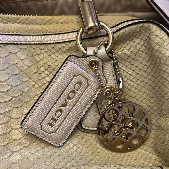 Gorgeous Coach exclusive collection that is in Excellent condition. - Picture 17 of 17